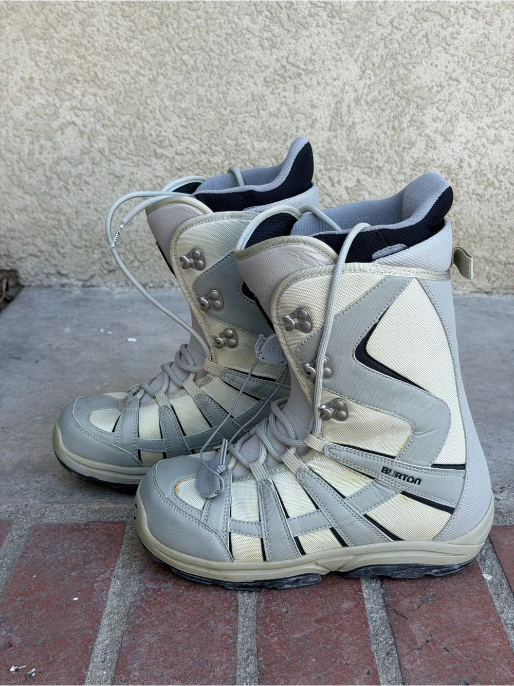 Burton Moto Men’s Snowboard Boots Size 9